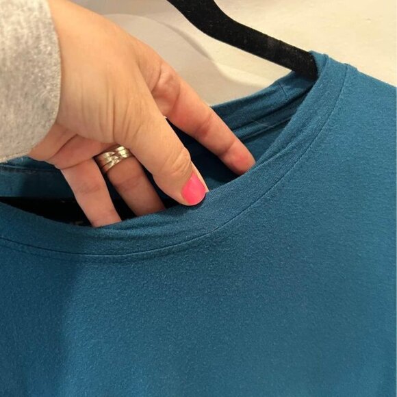 Woman’s peplum t-shirt. Teal. Size small. Excellent condition. Crew neck. Soft!! - Picture 4 of 6
